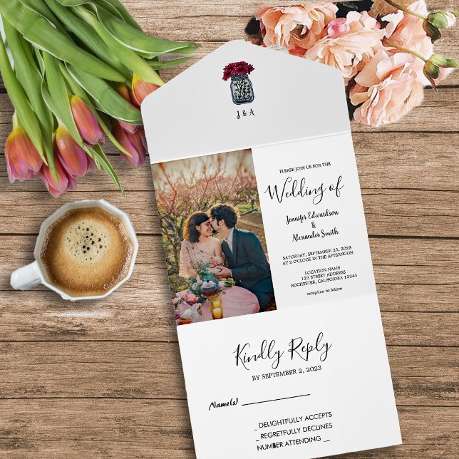 Rustic mason burk monogrammat foto Bröllop (Rustic mason jar monogrammed photo wedding all in one invitation.)