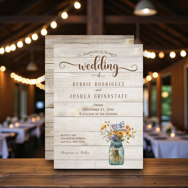 Rustic Mason Jar Floral on Wood Wedding Invitation Inbjudningar (Skapare uppladdad)