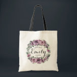 Rustic Mauve Plum Lila Blommigt Bridesmaid Favor Tygkasse<br><div class="desc">Denna chic och praktiska lila förbättrar blommigten hittills är perfekten för att bära med sig bröllopsdagar och är en underbar hjärteori. Anpassa det enkelt med varje bridesaids namn för speciell beröring. Varaktig och snyggt, den här väskan är ett hjärtligt sätt att visa din uppskattning och se till att dina brudar...</div>