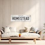Rustic Modern Farmhouse Homestead & City Canvastryck<br><div class="desc">Öka din livsmiljö med vår utsökta, utslitna Canvas Wall Art Homestead-skylt, där tidlös charm möter modern lantbruksestetik. Denna konst biet förenar utan vidare en elegant elegans med ett industriellt kant, som har en fingerad, krackad och nedtryckt, benvit bakgrund som blottlägger en historiekänsla genom att färga färgen och det vävrade struktur....</div>