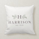 Rustic monogram nylott kudde<br><div class="desc">Designat att koordinera med Lea Delaveris Design's Rustic Monogram-samling, har den här kudden ett första omgivet av grenar tillsammans med ett efternamn och ett fastställt datum. Baksidan är en koordinerande fläck av en regn av lila, färsk grönt och bärrött. En perfekt som är nyfödd eller jubileumsgåva, den här kudden är...</div>