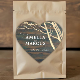 Rustic Mörk Wood Winter Träd White Script Bröllop Hjärtformat Klistermärke