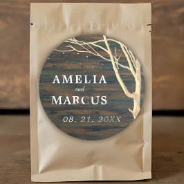 Rustic Mörk Wood Winter Träd White Script Bröllop Runt Klistermärke