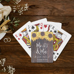 Rustic Mr. och Solros Bröllop Casinokort<br><div class="desc">Roligtens roliga spelkort för party favors,  era bröllop-evenemang och det nya livet med en fin mörk-bakgrund,  solrosfärger,  "Mr & Mrs." i ett vitt skript och en vit illustration av två hjärtan gått med ihop. Anpassa med namn och bröllop-datumet.</div>