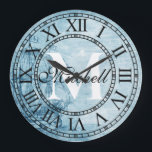 Rustic Nautical Vintage Frakt Monogram Stor Klocka<br><div class="desc">En vacker, unik, naturnära personlig har en faux-rustic-nödlidande segelbåt i nautiska vintagen med en inledande monogram i ett fet typsnitt och ett svart manusnamn i efternamn. Anpassa den här klockan genom att lägga till din egen personliga information. Gör ett underbart bröllop, en årsdag eller en gåva till husuppvärmningen. Klicka på...</div>