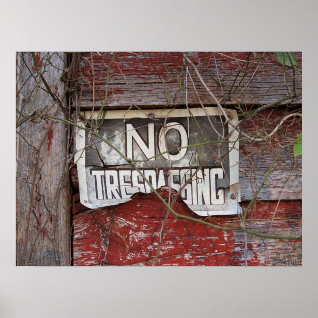 Rustic No Trespassing Sign on Red Barn Poster (Framsidan)