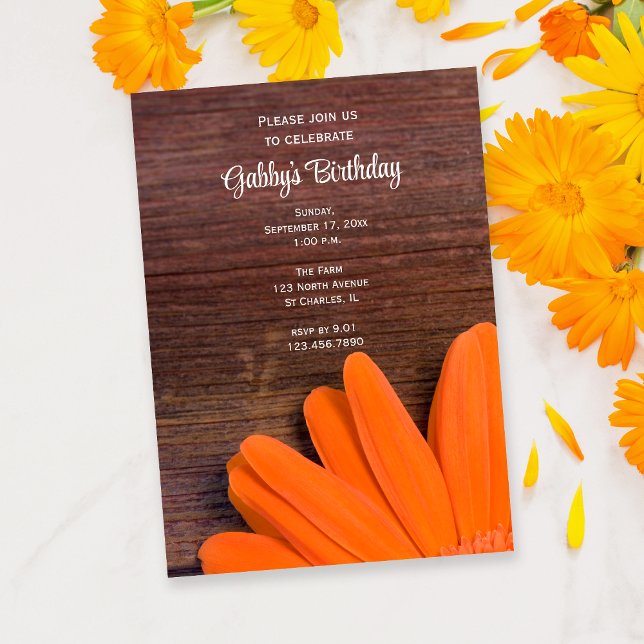 Rustic Orange Daisy och Barn Wood Födelsedagsfest Inbjudningar (Skapare uppladdad)