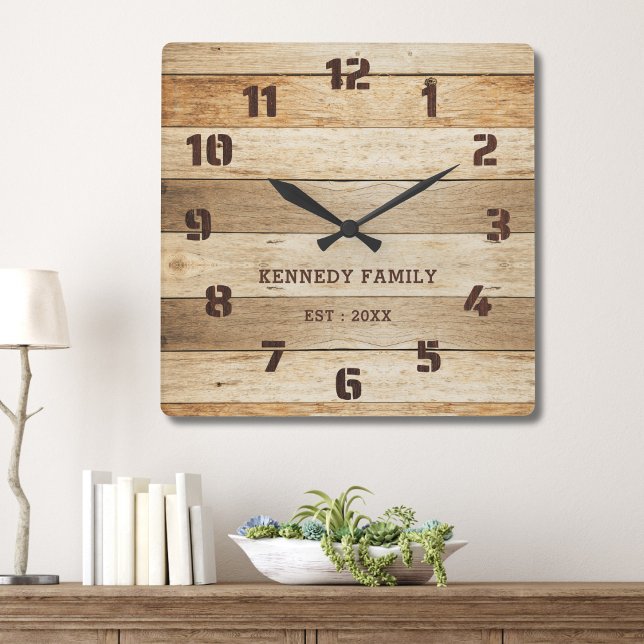 Rustic Pallet Wood Family Namn Fyrkantig Klocka (Skapare uppladdad)