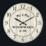 Rustic Personlig Bröllop Newlyweds Large Clock Stor Klocka<br><div class="desc">En modern,  högtidlig träskiva från sepian,  monterad bröllop-väggklocka med fastställt datum.</div>