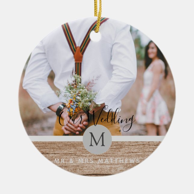 Rustic Photo Collage Monogram NEWLYWEDS BRÖLLOP Julgransprydnad Keramik (Framsidan)