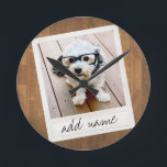 Rustic Photo Ram med Square Instagram och Wood Rund Klocka<br><div class="desc">En vintage- och trendig-design med en bild gräns som du kan lägga till din favoritselfie eller porträtt från en vän. Använda ett fyrkantigt foto om du vill skapa en unik och personlig gåva eller behålla till hipstervalpen och göra ett trendig till keepy. Om du behöver justera bilder klickar du på...</div>