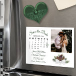 Rustic Pinecones Calendar & Photo Save Date Magnetisk Inbjudningskort<br><div class="desc">Det här vackra magnetkortet är ett underbart sätt för dina vänner och din familj att få veta att rädda datumet för ditt kommande bröllop. Den geologiska designen har ett kluster av handmålade vattenfärgskonsekter och gräs grenar. Den lämnat sidan av kortet är en anpassade i din bröllop-månad med ett hjärta runt...</div>