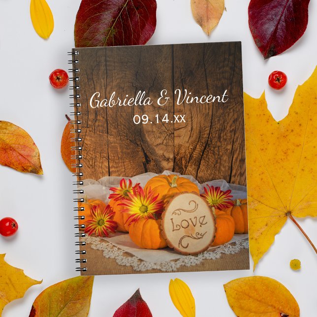 Rustic Pumpkins Fall Barn Bröllop Guest Bok Anteckningsbok Med Spiral (The Rustic Pumpkins Fall  Wedding Notebook can be used as an advice book or guest book.)