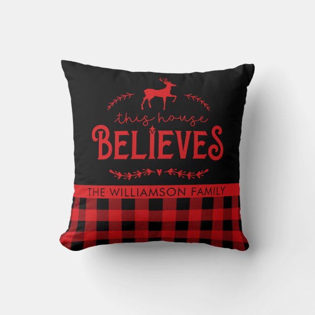 Rustic Red and Black Buffalo Play Family Namn Kudde (Framsida)