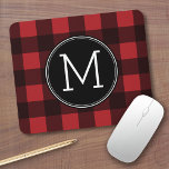 Rustic Red & Black Buffalo Play Mönster Monogram<br><div class="desc">En tålig och manlig design med en yta för monogram. Ett klassiskt,  traditionellt mönster som har funnits i flera år. Om du behöver justera teckningen eller ändra teckensnittet kan du klicka på anpassningsområdet. Då kommer du till designen i verktyg där du kan göra många ändringar.</div>