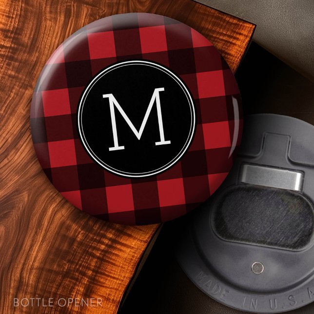 Rustic Red & Black Buffalo Play Mönster Monogram Flasköppnare (Button Bottle Opener)