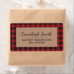 Rustic Red Black jul Buffalo Play Kraft Fraktsedel<br><div class="desc">Skeppsetikett med rosa,  vintage-stil-röda och svarta bufflar som pläterats/kontrollerats mönster med en kraft yta för din text. Perfekt för att frakta din julklapp helgdag presenter.</div>