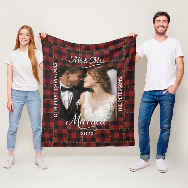 Rustic Red Buffalo Plaid First Christmas Married  Fleecefilt (På plats)