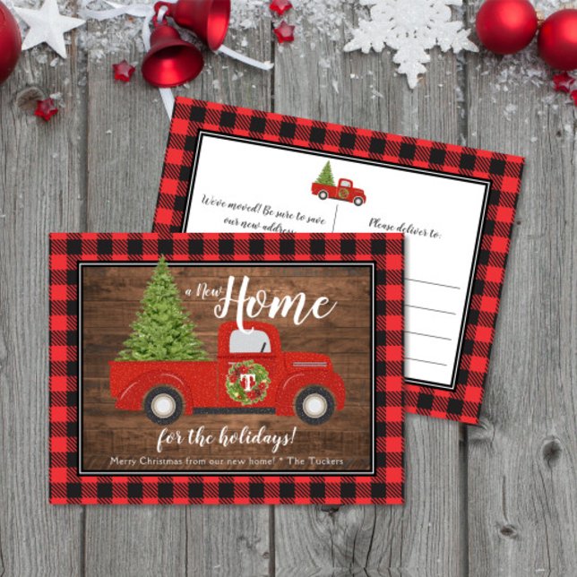 Rustic Red jul Lastbil Play Wood Flytta Vykort (Rustic Christmas Red Truck on Wood & Red/Black Buffalo Plaid New Home Moving Announcement Post Card)