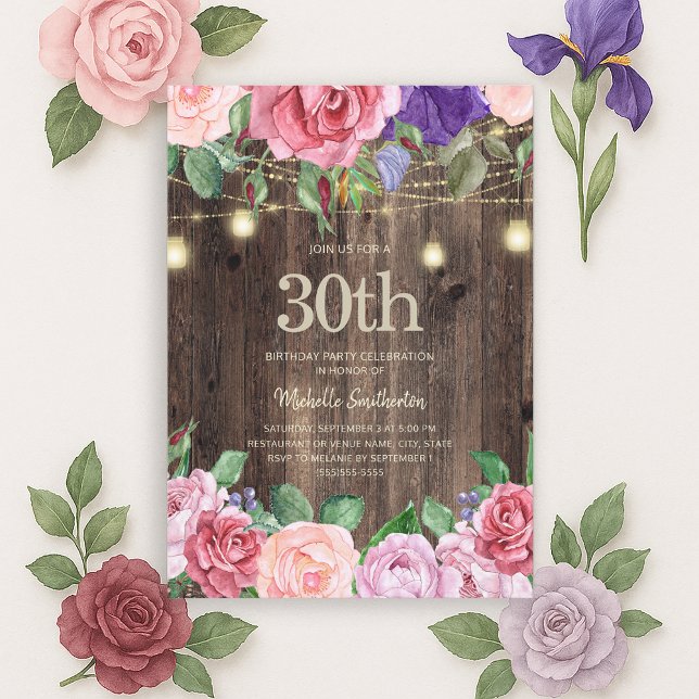 Rustic Rosa Lila blommor String Ljus 30:e Inbjudningar (Pink and purple watercolor floral and string lights on rustic wood 30th birthday party invitation)