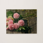 Rustic Rosa Peonies still Life Pussel<br><div class="desc">Fantastisk fotografisk sammansättning med rustiska träbänk och kluster av mjuka pastelljordar för rosa.</div>