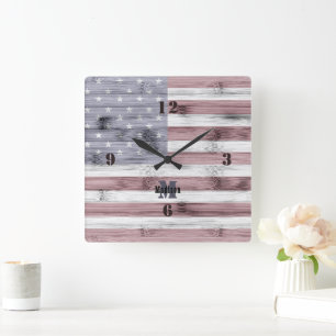 Rustic Rött vitt blått Wood USA flagga Monogram Fyrkantig Klocka