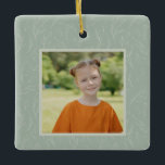 Rustic Sage Grönt Botanical Blommigt Anpassningsba Julgransprydnad Keramik<br><div class="desc">Personlig Snyggt Rustic Sage Grönt Botanisk Blommigt Anpassningsbar Foto Ornament</div>