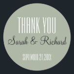 Rustic Sage Grönt Bröllop Tack Runt Klistermärke<br><div class="desc">Enkelt och elegant bröllop tack för att du klistrar in grönt. Anpassa med namn och bröllop. All text är anpassade. Du kan ändra textteckensnittet, storlekt och färg med redigeringsalternativet. Kontakta om du behöver hjälp med anpassningen eller om du behöver hjälp med att anpassa dig till bröllop färger i något annat...</div>