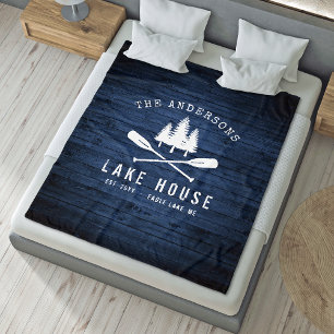 Rustic Sjö House Boat Oars Träd Blue Wood Print Fleecefilt