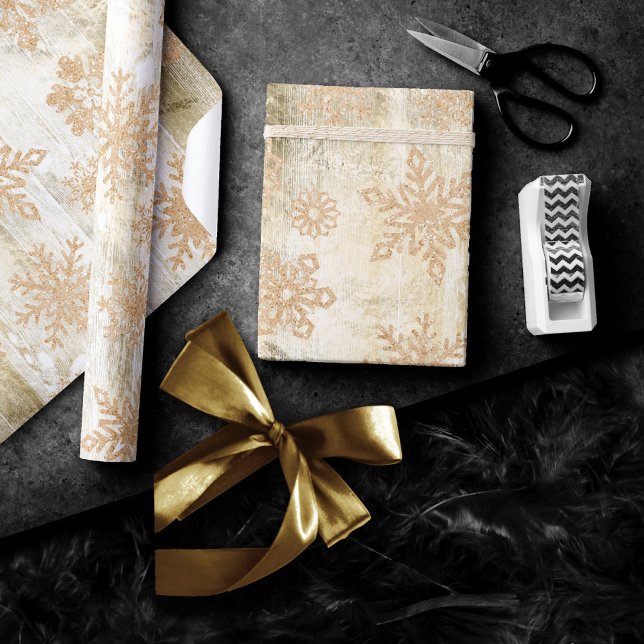 Rustic Snöflingor | Guld Grunge White Wood Planks Presentpapper (Skapare uppladdad)