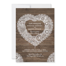 Rustic snöre hjärta på inbjudningar till träbröllo
