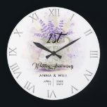 Rustic Snöre Lavender Farmhouse Bröllop-årsdagen Stor Klocka<br><div class="desc">En rustisk, lantbrukare, modern stuga, elegant, personlig bröllop-årsjubileum med en vattenfärgad målning av en lavendel och snöre (detta är en digital effekt, inte ett äkta snöre) och ord "Bröllop-årsdag" i elegantens kalligrafi, liksom romerska siffror för klockan ansikte. En trevlig gåva från personligt bröllp eller bröllop för ett ungt par -...</div>