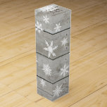 Rustic Snowflake Vin Box Vinlåda<br><div class="desc">Krisp vit snöflingor på en luddbordsbakgrund dekorerar den här lådan och ge den ett strålande utseende.</div>