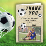 Rustic Soccer Football Sports Tack för din träning<br><div class="desc">Rustic Soccer Football Sports Tack Coach. Fotbollskortet är ett tack för träningen. Tack för texten, tränare namn, team namn, år, ditt namn och fotbollar. Bakgrunden är beige rustik bakgrund. Fototack - lägg till ditt foto i mallen. Anpassa kortet med namn och din text. Underbart tack för att du fick kortet...</div>