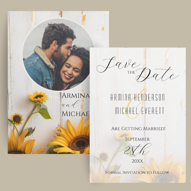 Rustic Solros Barn Wood Photo Spara Datumet (A rustic wedding save the sate card with sunflowers, white barn wood, and a photo.)