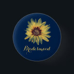Rustic Solros Bridesmaid Button Knapp<br><div class="desc">Dessa rustiska solrosknappar ger en perfekt till dina brigader</div>