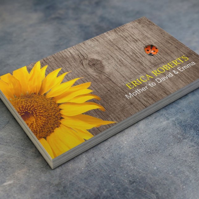Rustic Solros och Ladybug Wood Background Mamma (Skapare uppladdad)