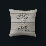 Rustic Swehoney Bord Pillow Kudde<br><div class="desc">Den här dekorativ kudde har en illustrerad bakgrund till ladugårdsplattan,  så den är fortfarande mjuk vid beröringen. Den här kudden är en underbar accent för sovrummet,  vardagsrummet eller bord. Rulla ner för att se andra samordnande kuddar.</div>