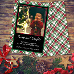 Rustic Tartan Play Merry & Bright Photo jul Julkort<br><div class="desc">Den här roligten har Helgdag- eller julkort en elegant homey-design med ditt foto på en diagonal bakgrund av röd tand och grönt eller plaid. Bildtexten lyder "Merry and Bright" och det finns utrymme för en anteckning och namnteckning i kort. Underbart sätt att skicka hälsning den här julhelgen.</div>