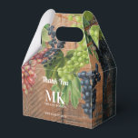 Rustic Vineyard Wood & Grapes Monogram Bröllop Presentaskar<br><div class="desc">En vacker kombination av rustiskt trä struktur, vintage druvor och grapevine och ett elegant monogram. Perfekt design för land, vinodling eller vin-entusiaster. Perfekt födelsedagspresent, party-dekor, hemdekaler, kontorskontorskontorsmateriel, Julklapp eller gåva till något annat särskilt tillfälle. Besök vår butik för att visa hela vår samling. Anpassa texten och gör den till en...</div>