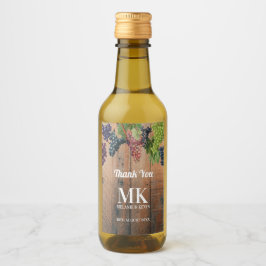 Rustic Vineyard Wood & Grapes Monogram Bröllop Vinetikett