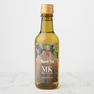 Rustic Vineyard Wood & Grapes Monogram Bröllop Vinetikett