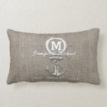 Rustic Vintage Linen med Anchor Nautical Lumbarkudde<br><div class="desc">Rustik vintage i personlig tittar linjens bakgrund med ett inledande monogram och ett nautiskt ankare. Gör en underbar gåva till Newlyweds,  antikvarier och andra särskilda tillfällen. Mycket trendig och en trevlig accent biet för ett sovrum,  ett vardagsrum,  en favoritstol osv. Anpassa med namn,  ursprungligt datum och datum.</div>
