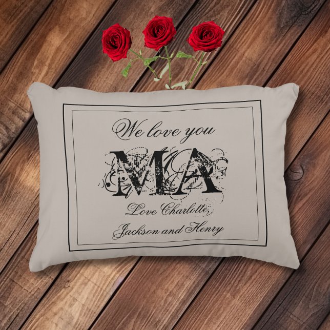 Rustic 'We Kärlek You MORSA' Anpassningsbar Family Prydnadskudde (Rustic 'We Love You MA' Custom Family Names, Black and Soft Gray Accent Pillow.)