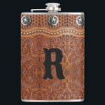 Rustic Western Land Monogram Initial Groomsman Fickplunta<br><div class="desc">Fira din speciella dag med vår Westerna kolv av Groomsman, Land. Den här snyggten har en tålig cowboyfunktion och western perfekt som gör att du kan lägga till en personlig i dina marskalkar. Den är tillverkad av material av hög kvalitet och erbjuder hållbarhet och ett elegant utseende. Anpassa den med...</div>