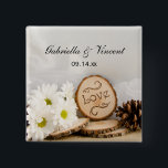 Rustic White Daisy Woodland Bröllop Knapp<br><div class="desc">Anpassa den naturliga Rustic White Daisys Woodland Bröllop Button med bridens och brudgummens personliga namn och det specifika ceremoniedatumet för giftermål för att skapa en liten keepsaké eller partiförmån för din avslappnad men ännu klassad utomhusmöhippa eller utomhusdjur. Den här charmerande anpassningsbarna skogen eller bröllop-knapp har ett fyrkantigt naturfoto av en...</div>