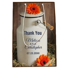 Rustic White Mjölk Jug med blommor Bröllop