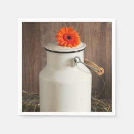 Rustic White Mjölk Jug med Orange Flowers Photo Pappersservett