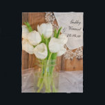 Rustic White Tulips Land Barn Bröllop Fleecefilt<br><div class="desc">De nya lykarna kommer att få njuta av att gungas under charmen och personligen Rustic White Tulips Land Barn Bröllop Fleece Blanket. Denna toppen mjuka och mysiga giftermål-filt har ett foto med en blommigt av en glaskonservativ burk fylld med en bukett av vita blommar av vår-tulpanblommor, vita veil och möhippa-vintage-trimmade...</div>
