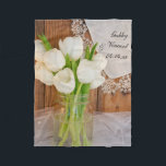 Rustic White Tulips Land Barn Bröllop Fleecefilt<br><div class="desc">De nya lykarna kommer att få njuta av att gungas under charmen och personligen Rustic White Tulips Land Barn Bröllop Fleece Blanket. Denna toppen mjuka och mysiga giftermål-filt har ett foto med en blommigt av en glaskonservativ burk fylld med en bukett av vita blommar av vår-tulpanblommor, vita veil och möhippa-vintage-trimmade...</div>
